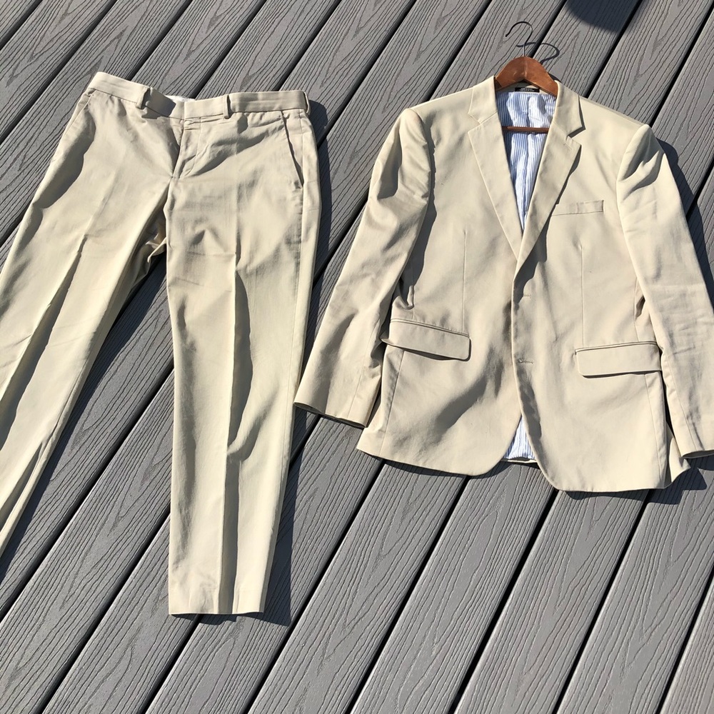 EXPRESS Men's cream or tan suit 40R